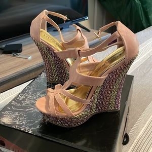 Liliana Wedges
